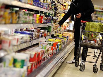 Ein Lebensmittelskandal jagt den nächsten: Die Verbraucher sind verunsichert, was man noch guten Gewissens essen kann. Foto: Oliver Berg/dpa