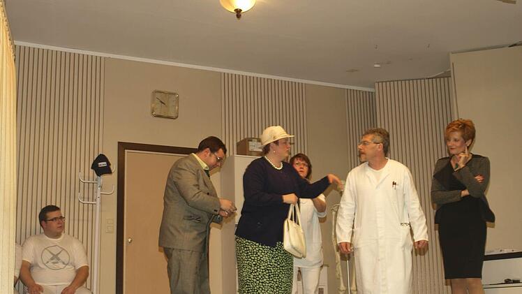 Die Komödie "Gute Besdserung" mit der Theatergruppe des TSV Oerlenbach. Foto: Stefan Geiger