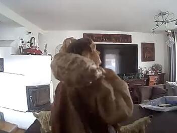 Krippenfigur vor Kamera