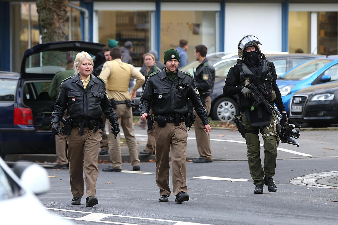 SEK-EInsatz in Schweinfurt unblutig beendet - Zwei Schuetzen festgenommen