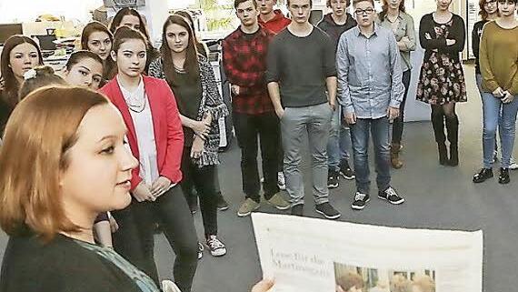 Maresa Schlemmer, Assistentin der Chefredaktion, führt euch durch die Zentralredaktion der Mediengruppe Oberfranken. Foto: Barbara Herbst