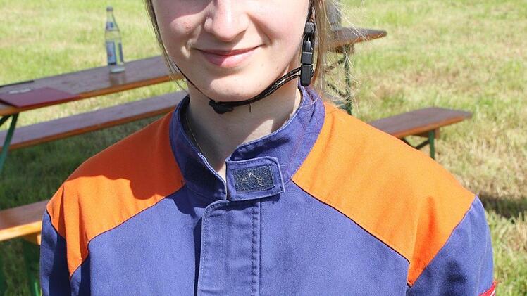 Katharina Thein, Bergdorf: "Der Parcours war nicht so schwer. Wir haben ja davor geübt. Beim Jugendleistungsmarsch lernt man viele neue Leute kennen. Ich bin gerne in der Jugendfeuerwehr. Denn neben den Übungen machen wir auch viele andere coole Sachen."