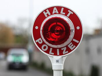 Polizei Verkehrskontrolle - Symbolfoto
