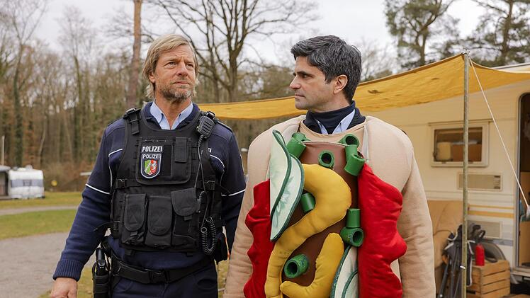 Geraten rasch in neue Ermittlungsarbeiten: Mick Brisgau (Henning Baum, links) und Andreas Kringge (Maximilian Grill).