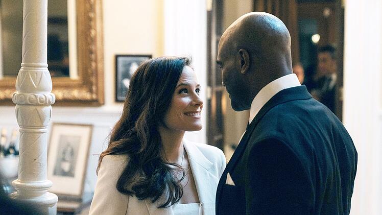 Anw&auml;ltin Sarah Del&eacute;an (Caroline Dhavernas) und ihr Partner Jared (Ako Chanoine) erleben ihren beruflichen H&ouml;hepunkt. Eines Tages entdeckt Sarah eine Leiche ...