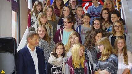 Bei der Vergabe der Spenden freuten sich die Kronacher Realschüler über ihre gelungene Aktion.