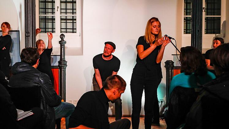 Szenen vom Improvisationstheater im Krackhardt-Haus. Foto: Matthias Hoch