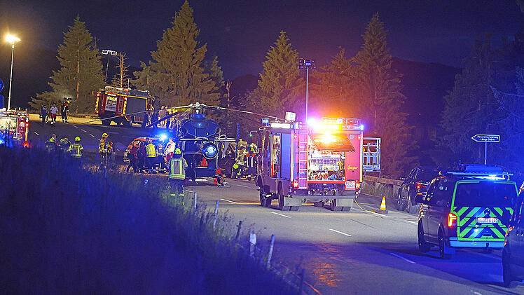 Berchtesgaden: ein Toter und drei Verletzte bei Unfall mit Motorradfahrer
