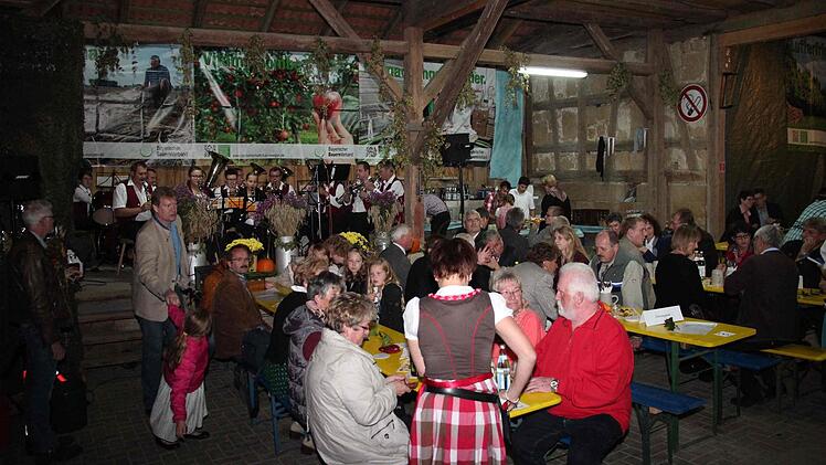 Blick in die Scheune der Gastwirtschaft Hellmuth Foto: Franz Böhmer