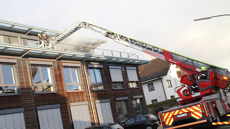 An der Einsatzübung kam auch die neue Drehleiter aus Rödental  zum Einsatz.