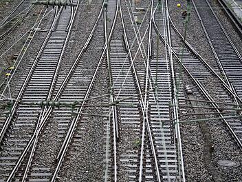 Zwischen Hochstadt-Marktzeuln und Küps ist am Samstag Vormittag die Bahnstrecke gesperrt worden.  Foto: Federico Gambarini/dpa