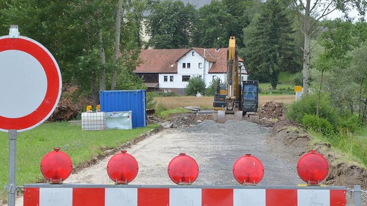 Im Sommer 2017 begonnen, aber noch nicht befahrbar: Die Brücke bei Wiesen.Rainer Lutz