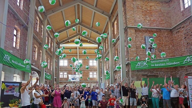Die Wasserballwette brachte 200 Euro für die Aktion "1000 Herzen".