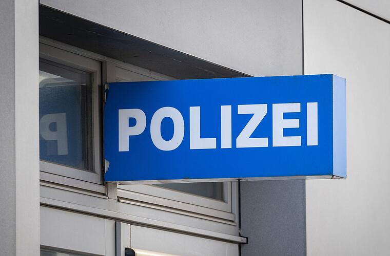 Gefährlicher Vorfall in Breitengüßbach: zwei Fahrzeugreifen zerstochen