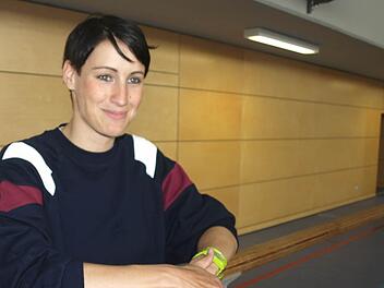 Seit einem Jahr unterrichtet die ehemalige Biathlon-Weltklasseathletin Sabrina Buchholz im Aus- und Fortbildungszentrum Oerlenbach. Vorrangig erteilt sie Sport. Fotos: Stefan Geiger