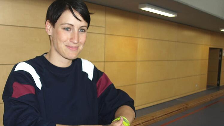 Seit einem Jahr unterrichtet die ehemalige Biathlon-Weltklasseathletin Sabrina Buchholz im Aus- und Fortbildungszentrum Oerlenbach. Vorrangig erteilt sie Sport. Fotos: Stefan Geiger