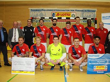 Und wieder geht der Titel zum ATSV Erlangen: Der Spitzenreiter der Landesliga setzte sich im Finale der Futsal-Endrunde im Kreis gegen den großen Underdog des Turniers durch.   Beim 4:3 hatte der ATSV mit Atletico Erlangen aber eine ganz harte Nuss zu knacken. Uwe Kellner