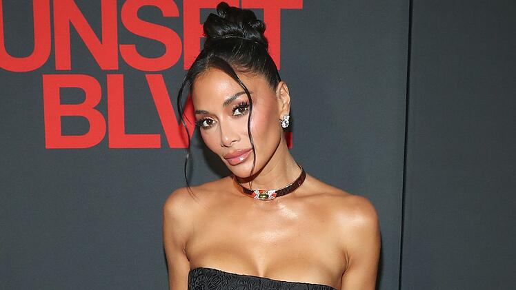 Kein Witz, auch Nicole Scherzinger zählt zu den Schummel-Promis. Als die frühere Frontfrau der Pussycat Dolls fast 30 war, gab sie 28 als Alter an.