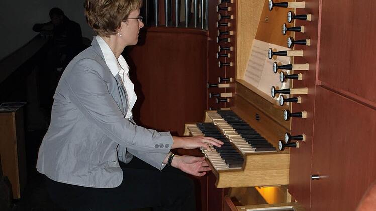 Christina Raab an der Orgel