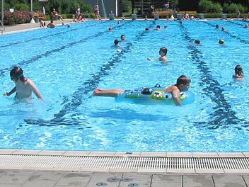 Im N&uuml;rnberger Stadtteil St. Johannis hat ein 33-J&auml;hriger Mann mehrere M&auml;dchen angesprochen. Der Bademeister rief die Polizei. Symbolbild: Archiv