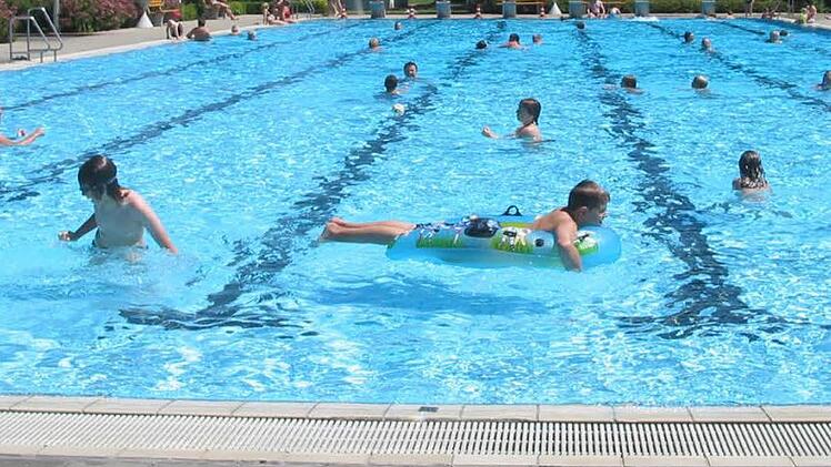 Im N&uuml;rnberger Stadtteil St. Johannis hat ein 33-J&auml;hriger Mann mehrere M&auml;dchen angesprochen. Der Bademeister rief die Polizei. Symbolbild: Archiv