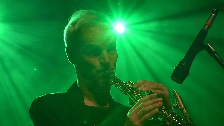 Ein Highlight war das musikalische Allround-Talent Heiko Sahl, der nicht nur an den Blasinstrumenten fantastisch anzuhören war, sondern auch an der Melodika oder als Sänger beeindruckte.