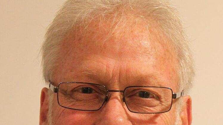 Das ehrenamtliche Engagement von Georg Kommer (67) begann 1991 als Trainer beim FV 1912 Bamberg, was er fünf Jahre lang blieb. Seit 1999 ist er Vorsitzender des Vereins und initiierte zahlreiche Projekte, wie beispielsweise den Bau einer Solaranlage, die Umrüstung auf  Gasversorgung oder die Renovierung der Duschen. Er hat sich dafür eingesetzt, dass Flüchtlinge, die nach Bamberg gekommen sind, beim FV 1912 Sport treiben und neue Freunde finden können. Kommer unterstüzte mit goolkids eine gem...