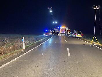Eine Radfahrerin verstarb bei einem Zusammensto&szlig; mit einem Auto zwischen Simonshof und Unterwaldbehrungen.