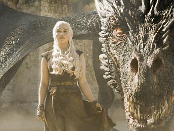 In "Game of Thrones" steckte ein Gro&szlig;teil des Geldes in den aufw&auml;ndigen Setting und den Computer-Effekten. Aber auch das &uuml;ppige Darsteller-Ensemble und die vielen Massenszenen trieben die Kosten nach oben.