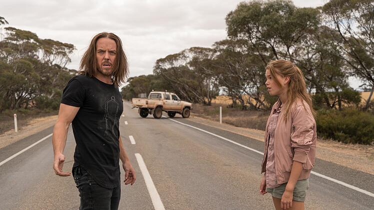 Milly Alcock geh&ouml;rt zu den Shooting-Stars in Hollywood, und  die Hauptrolle in der australischen Serie "Upright" (Bild, Szene mit Tim Minchin) bescherte ihr den Durchbruch.