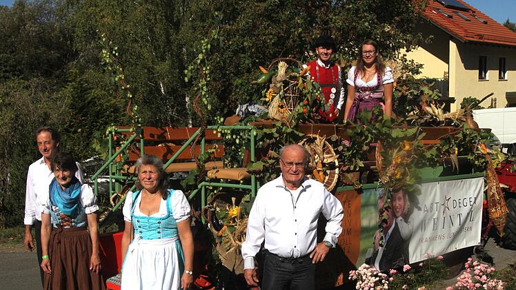 Der BBV-Ortsverband Sand stellte das Abt-Degen-Weintal heraus, mit Bierprinzen und Weinprinzessin.