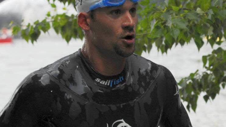 Ein Bild von 2008: Jan Sibbersen auf dem Weg vom Wasser aufs Rad. Zehn Jahre später stieg er als schnellster Schwimmer auf Hawaii aus dem Pazifik. Der gebürtige Coburger stellte mit 46:30 Minuten eine bisher noch nicht erreichte Zeit auf. Foto: CT-Archiv