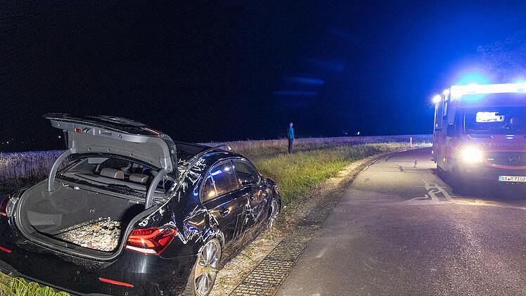 Auto &uuml;berschl&auml;gt sich bei Crash in den Morgenstunden