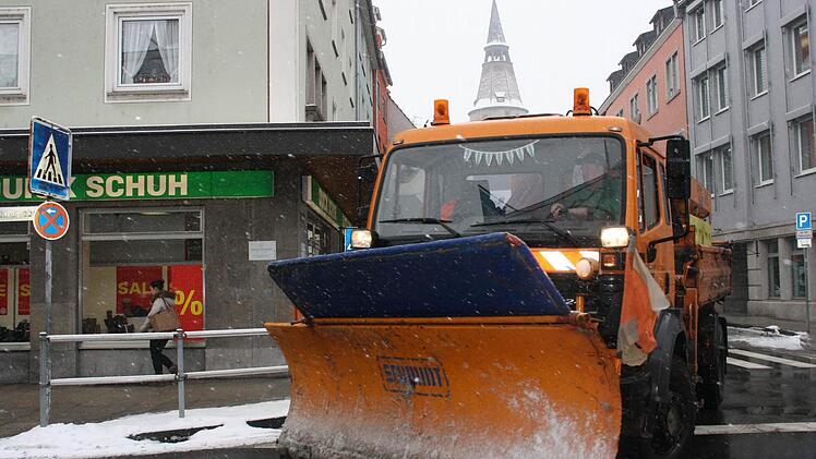 Räumfahrzeug mit Falterhaube :-)