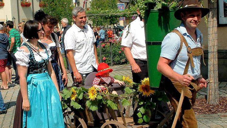 Beim Festzug zum Auftakt des Festes