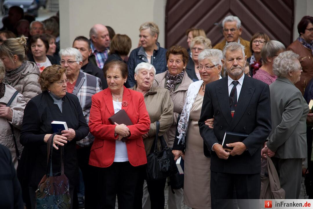 Nach einjähriger Kirchensanierung: Hannberg feiert die Wiedereröffnung der Wehrkirche der Pfarrei Geburt Mariens Hannberg