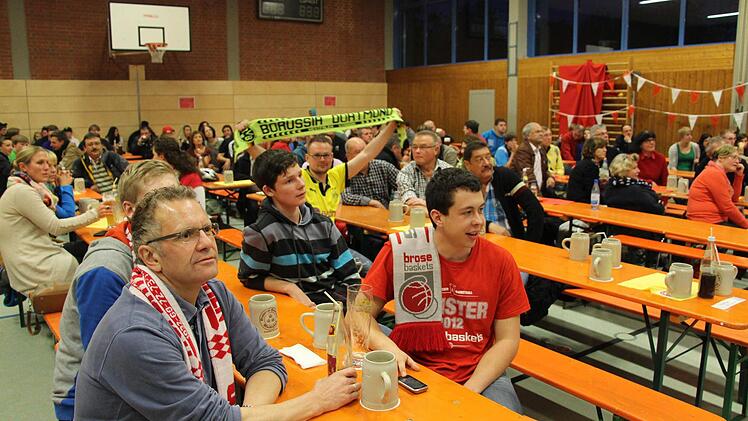 Lothar Philipp und sein Sohn Konstantin sind gespannt.  Foto: Sabine Christofzik