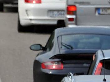 Eine Autofahrt ist lustig, eine Autofahrt ist schön. Da kann man seltsame Menschen und noch manch andre seh'n. Foto: Patrick Seeger / dpa