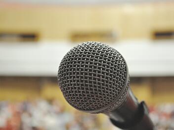 Würzburg: Landtagskandidaten und Jesuitenpater Alt laden zu Podiumsdiskussion - Klimaschutz ist Thema Würzburg: Landtagskandidaten und Jesuitenpater Alt laden zu Podiumsdiskussion - Klimaschutz ist Thema