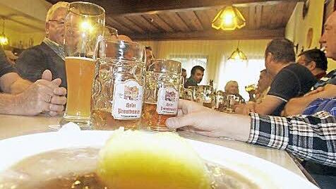 Es gehört dazu wie das Bier und die Musik: Das Reh-Ragout beim Heller, das es nur zur Martini-Kerwa gibt.