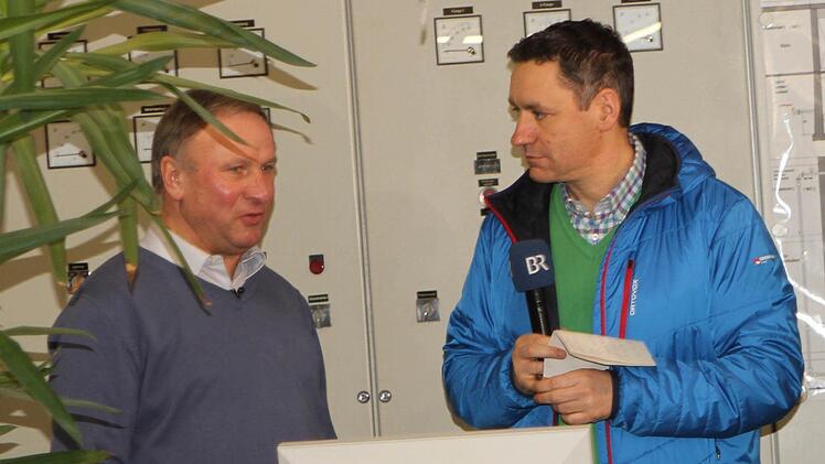 Im Gespräch mit Rupert Göller erfährt Markus Klingele viel über den Wasserzweckverband.