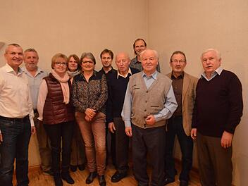 Vorsitzender Martin Thürmer (von links) ehrte als langjährige Mitglieder Erich Greubel, Claudia Meierl, Petra Helm, Heidrund Simon, Dieter Enzinger, Raimund Metzler, stellv. Vorsitzender Ewald Brand, Heinz Thürmer, Edwin Metzler und Elmar Grau.