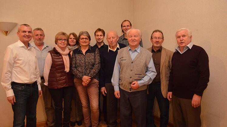 Vorsitzender Martin Thürmer (von links) ehrte als langjährige Mitglieder Erich Greubel, Claudia Meierl, Petra Helm, Heidrund Simon, Dieter Enzinger, Raimund Metzler, stellv. Vorsitzender Ewald Brand, Heinz Thürmer, Edwin Metzler und Elmar Grau.