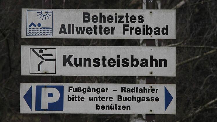 Das Freibad ist für Allwetter ausgelegt - die Eisbahn nicht.