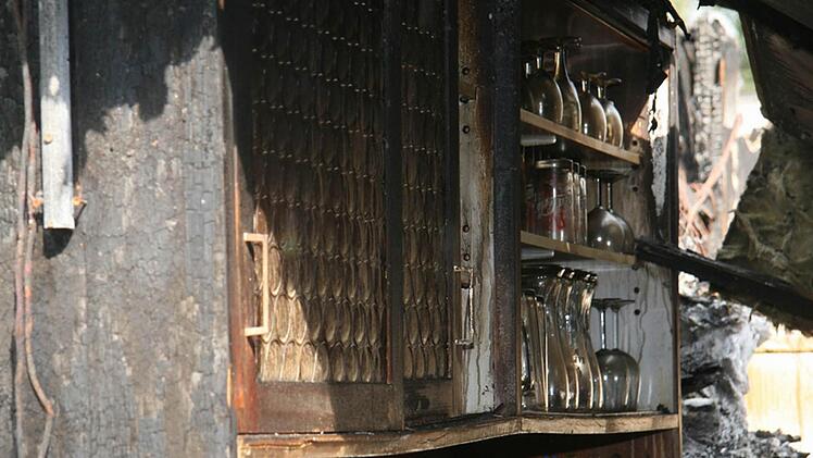 Im Gastroschrank hinter der Theke stehen noch die Gläser fein säuberlich aufgereiht. Inge Winkler blutet das Herz, wenn sie an all die abgesagten Feiern denkt - und an die ausfallenden Einnahmen.