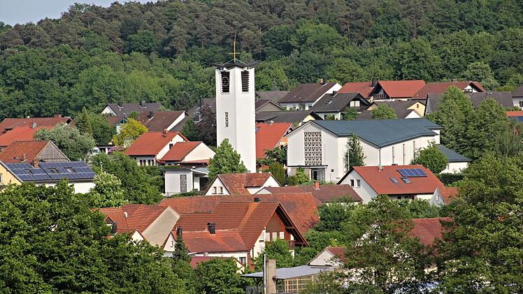 Viel Grün in Unterpreppach, viel grünes und buntes gab es auch in den Gärten zu sehen. Durchaus positiv verlief der "Tag der offenen Gartentür" am 28. Juni in Unterpreppach, dem größten Stadtteil von Ebern. Foto: Helmut Will
