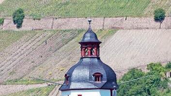Burg Pfalzgrafenstein thront auf einem Rheinfelsenriff bei Kaub mitten im Rhein. Foto: djd/Friedhelm Schierle, FS Medien