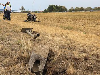 Nach einem &Uuml;berholman&ouml;ver hatte der Fahrer die Kontrolle &uuml;ber sein Motorrad verloren. Die B&nbsp;4 war l&auml;nger gesperrt.  Foto: News5/Merzbach