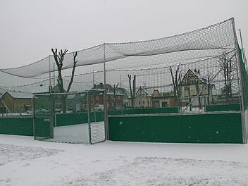 Erst wenige Monate im Betrieb und schon häufen sich die Beschwerden. Zu laut sagen die Anwohner und klagen über Knallgeräusche, wenn der Ball auf die Bande trifft.Gerda Völk