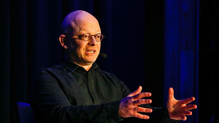 Timur Vermes bei seiner Lesung in HallstadtMatthias Hoch